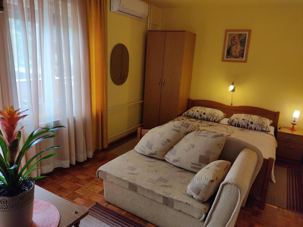 Apartment Mara Porec Exterior photo