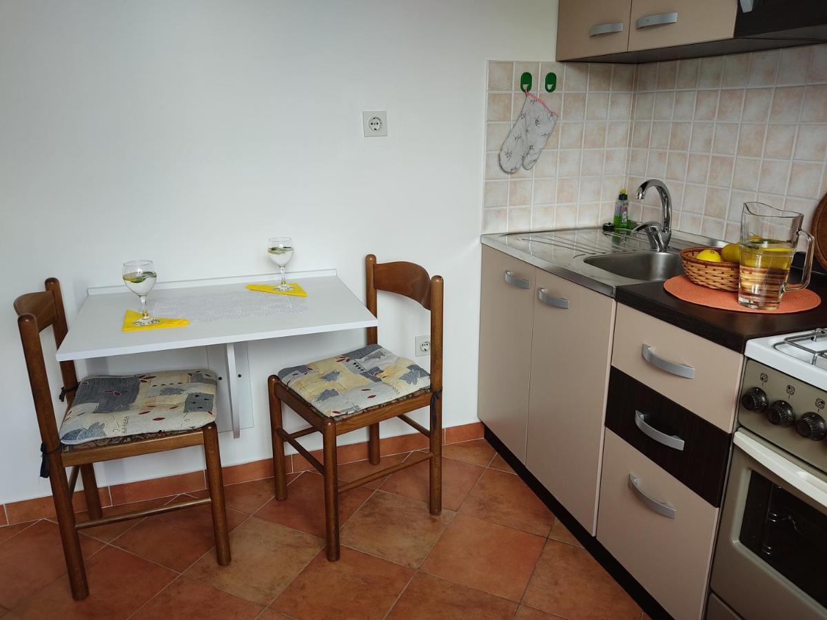 Apartment Mara Porec Exterior photo
