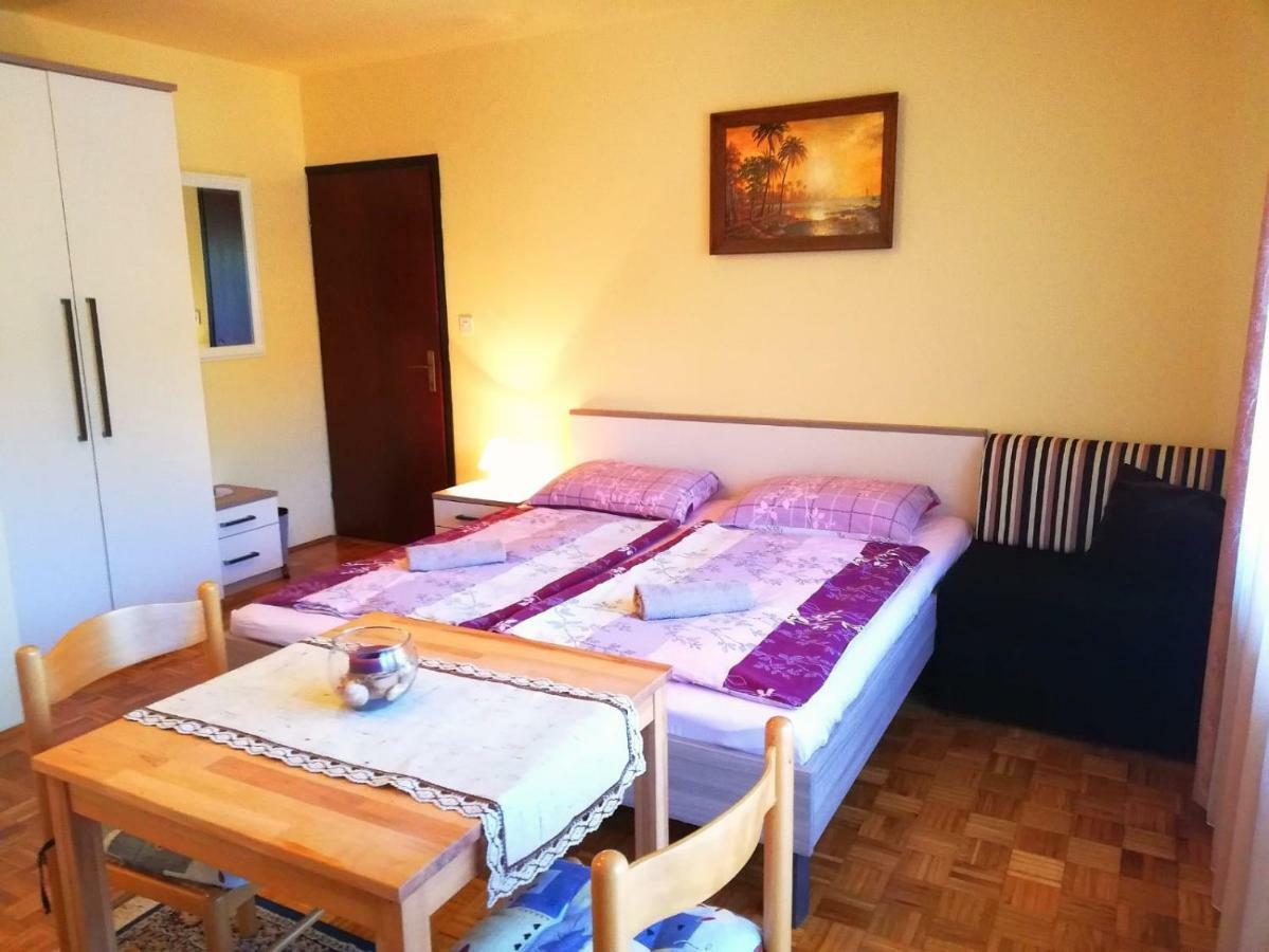 Apartment Mara Porec Exterior photo